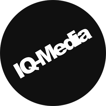 Logo van IQ-Media in een zwarte cirkel met witte letters